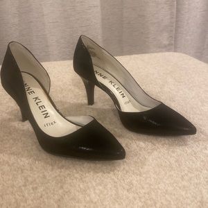 Like New Black dress heels sz. 6 Anne Klein